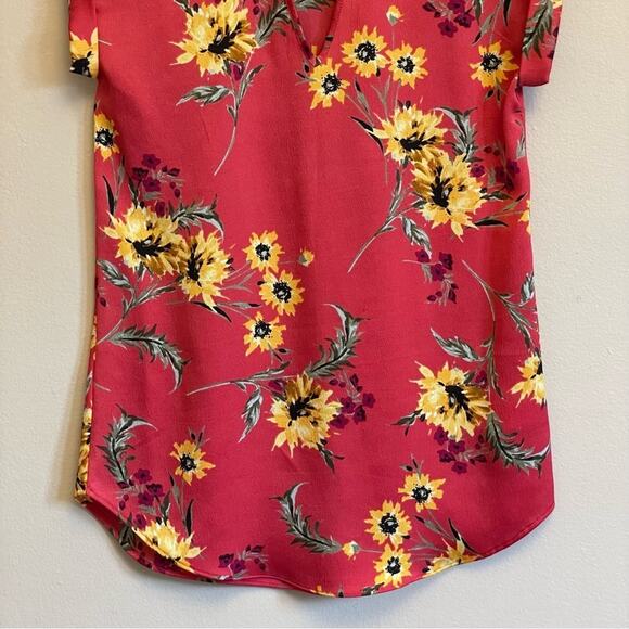 Express XXS short sleeve turtleneck floral blouse cut out - Picture 3 of 7